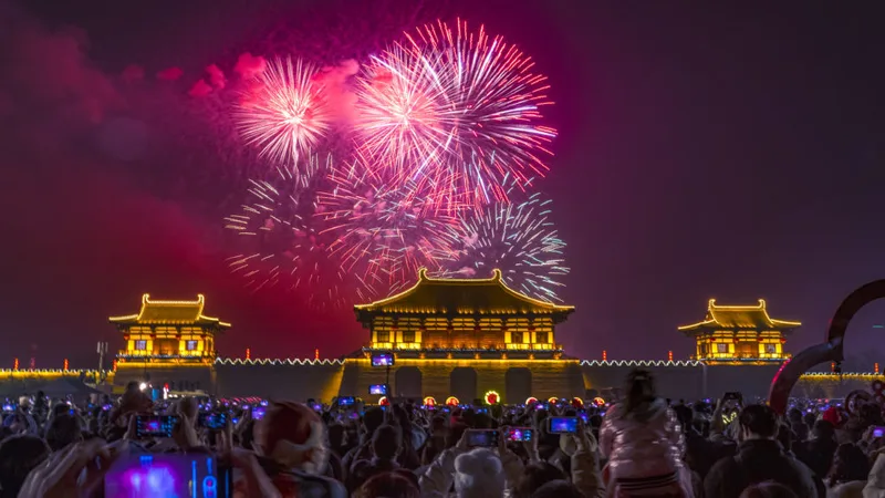 香蕉漫画春节烟花庆祝视频素材